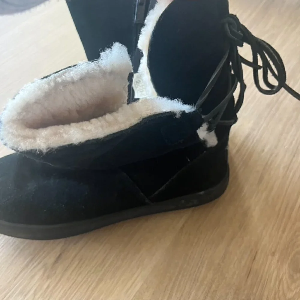 ** Koolaburra UGG Shazi Short black Boot 1019361 size 7